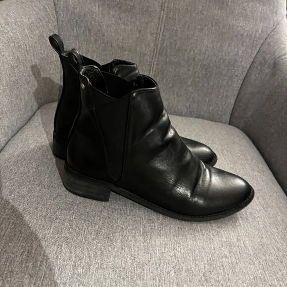 Matt and nat leather boots size 6 - Picture 1 of 3